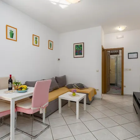 Apartman With A Parking Space - 2216 *