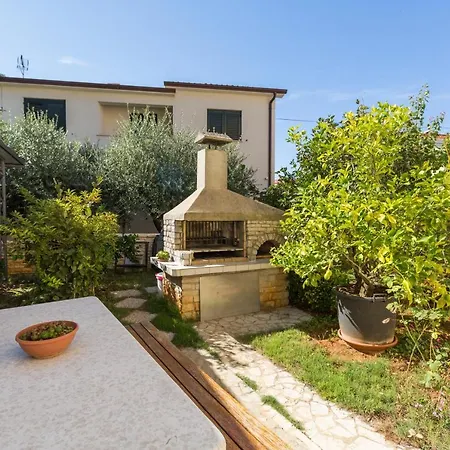 Apartment With Parking Space - 2216 *