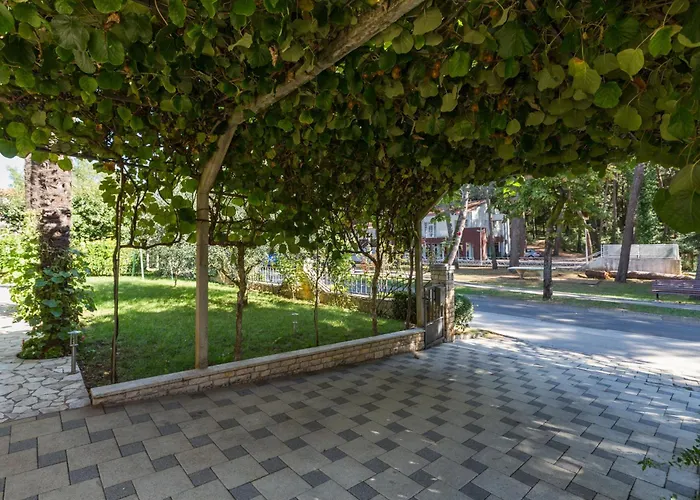 With Parking Space - 2216 アパート ポレッチ